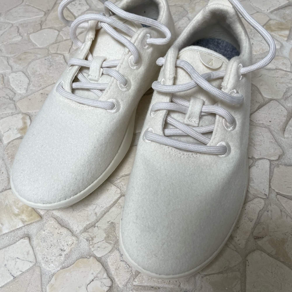 Allbirds white soft sneaker size 38 BRAND NEW